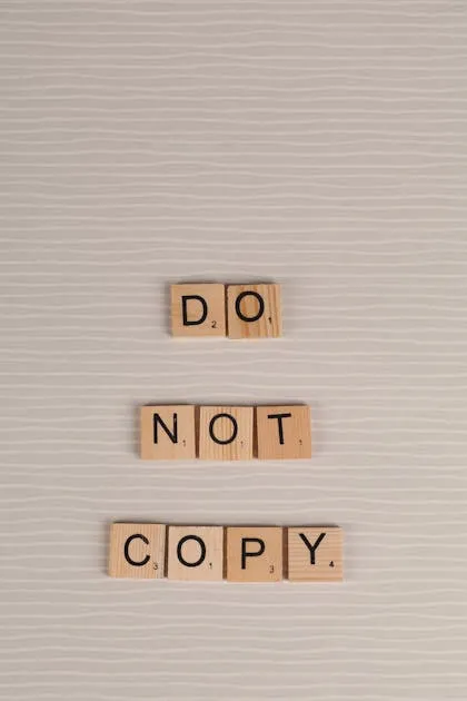 「Do Not Copy」と並べられた文字ブロック。知的財産権の侵害告知を象徴するイメージ